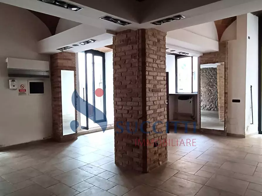 Immagine 4 di Locale commerciale in affitto  in via Raneiro a Teramo