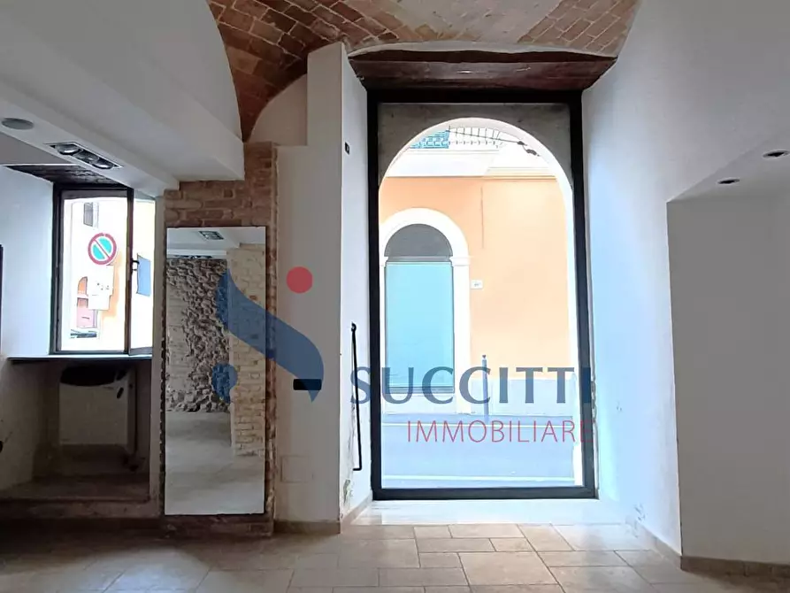 Immagine 6 di Locale commerciale in affitto  in via Raneiro a Teramo