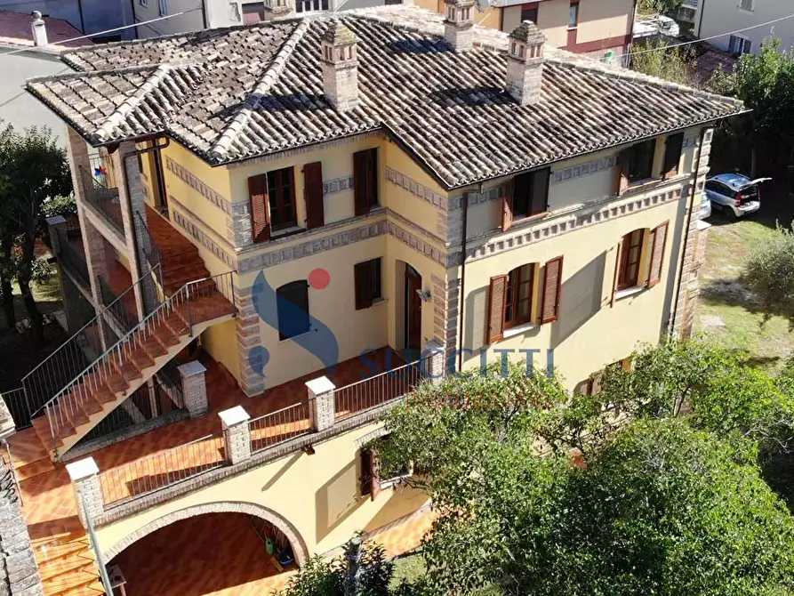 Immagine 1 di Villa in vendita  in Vicolo del sole a Teramo