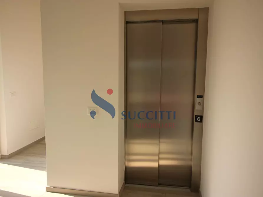 Immagine 12 di Appartamento in vendita  in Via Renato Capanna a Alba Adriatica