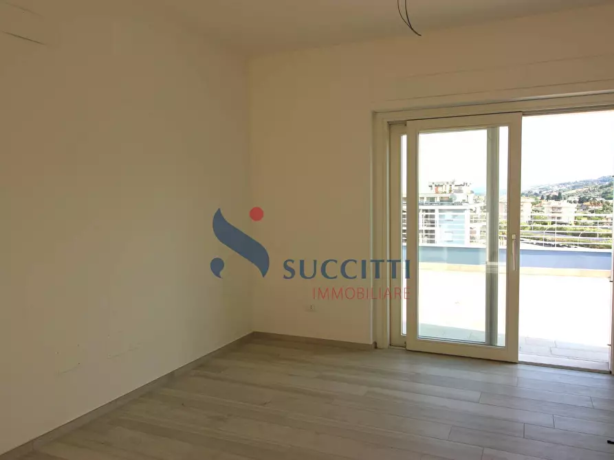 Immagine 11 di Appartamento in vendita  in Via Renato Capanna a Alba Adriatica