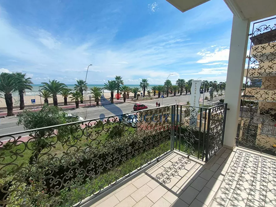 Immagine 22 di Appartamento in vendita  in Lungomare Sirena a Tortoreto