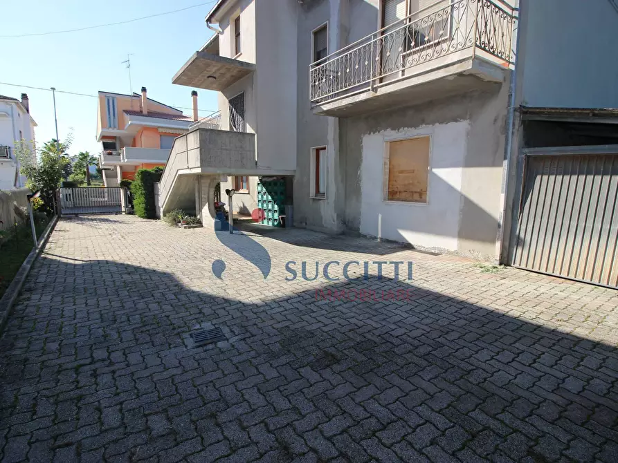 Immagine 20 di Casa indipendente in vendita  in Via dei Tigli a Alba Adriatica