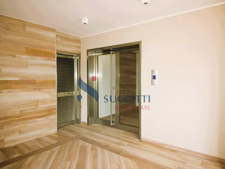 Immagine 28 di Appartamento in vendita  in via Emilia a Alba Adriatica