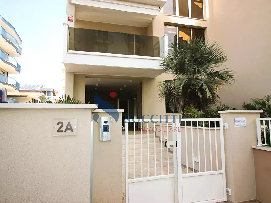 Immagine 29 di Appartamento in vendita  in via Emilia a Alba Adriatica