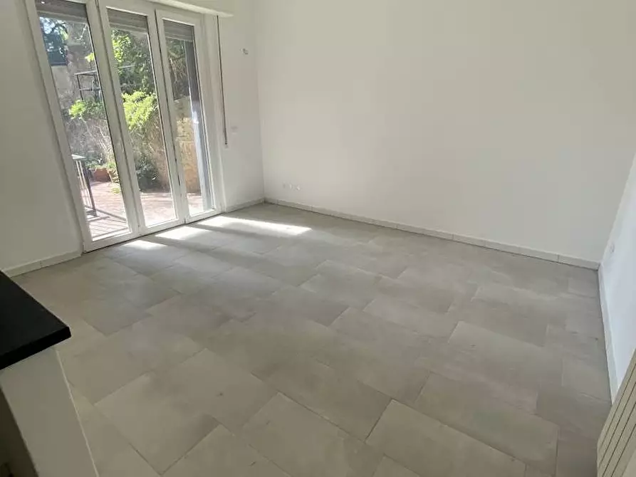 Immagine 5 di Appartamento in vendita  in via genova a Savona