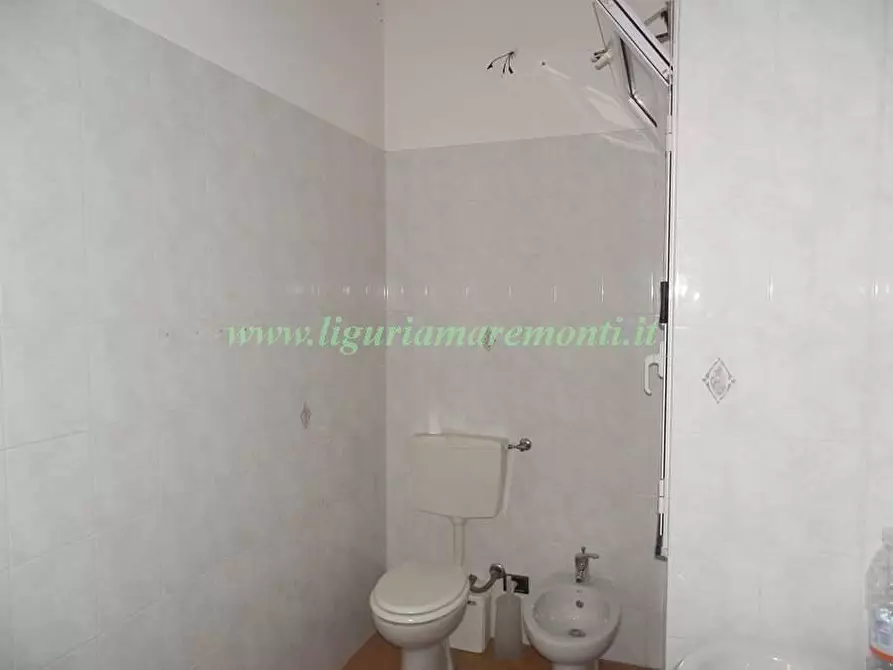 Immagine 30 di Appartamento in vendita  in via mongrifone a Savona