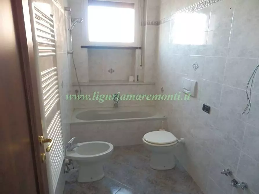 Immagine 19 di Appartamento in vendita  in via mongrifone a Savona