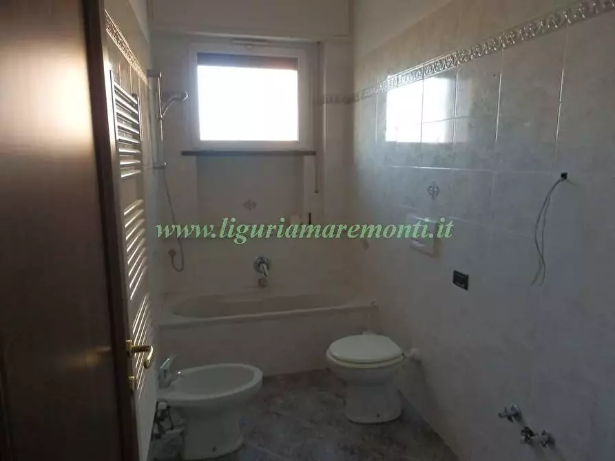 Immagine 7 di Appartamento in vendita  in via mongrifone a Savona