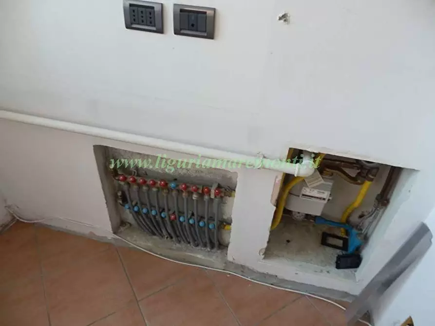 Immagine 25 di Appartamento in vendita  in via mongrifone a Savona