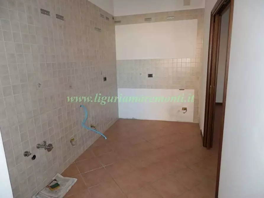 Immagine 20 di Appartamento in vendita  in via mongrifone a Savona