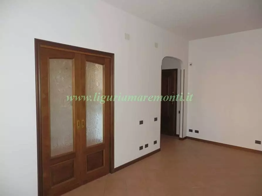 Immagine 24 di Appartamento in vendita  in via mongrifone a Savona