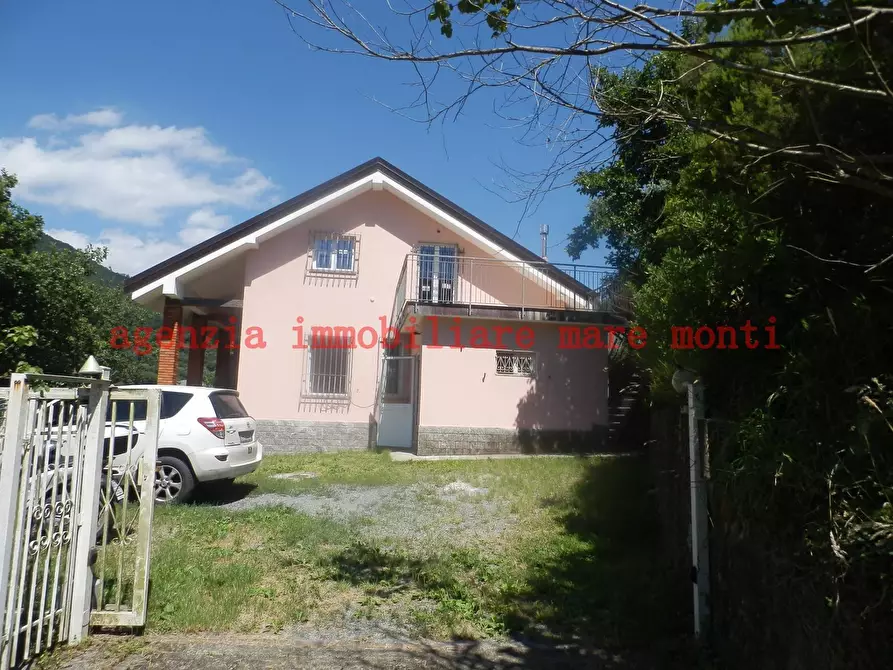Immagine 1 di Casa indipendente in vendita  in via cravassa a Varazze