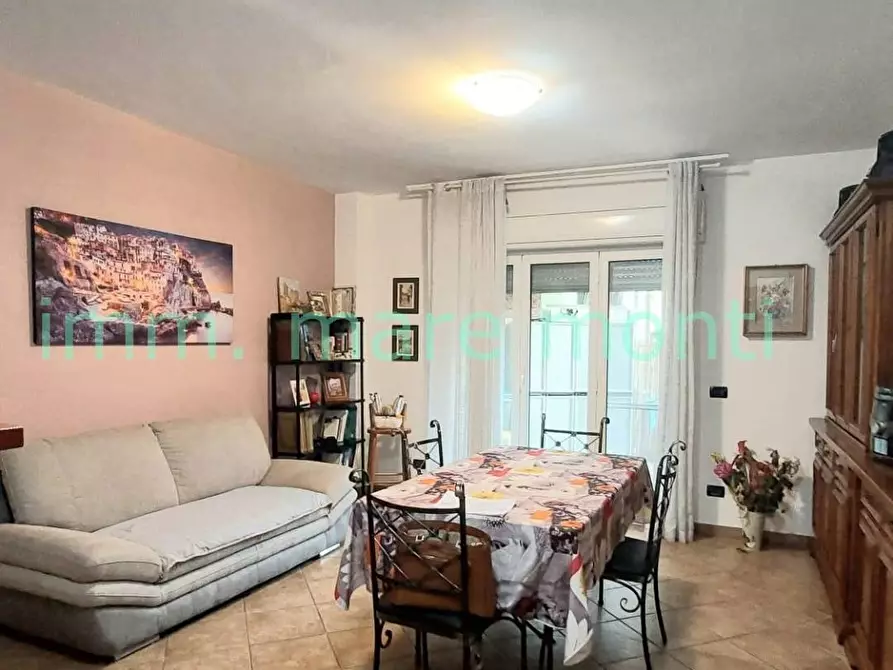 Immagine 3 di Appartamento in vendita  in via caviglia a Vado Ligure
