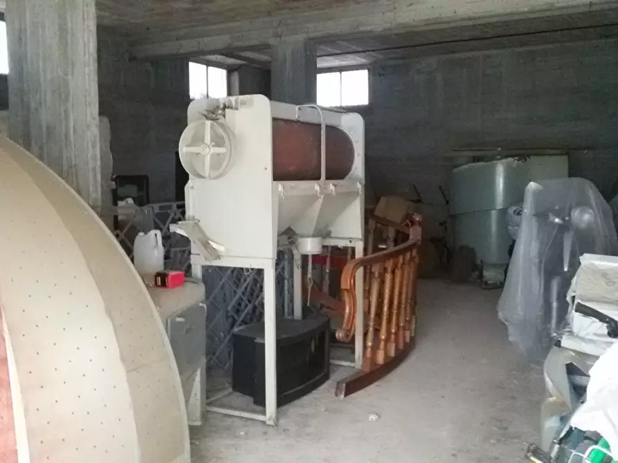 Immagine 4 di Magazzino in vendita  in Via Sant'Agnese a San Benedetto Del Tronto