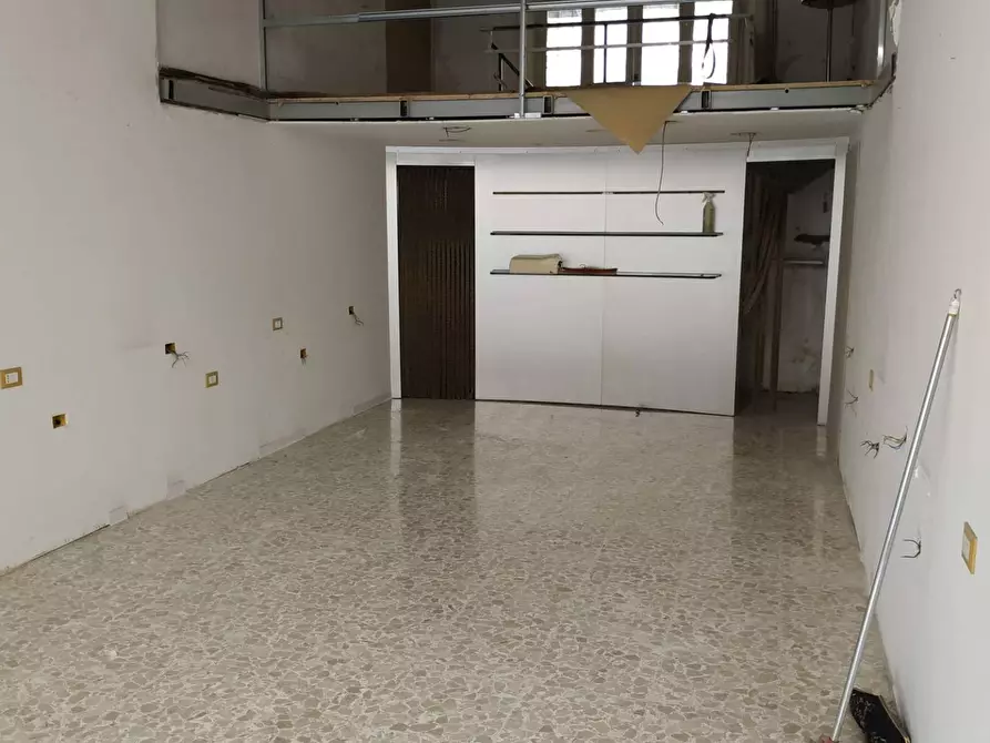 Immagine 4 di Locale commerciale in affitto  in Via Mario Curzi a San Benedetto Del Tronto