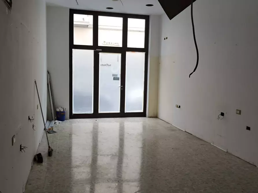 Immagine 5 di Locale commerciale in affitto  in Via Mario Curzi a San Benedetto Del Tronto