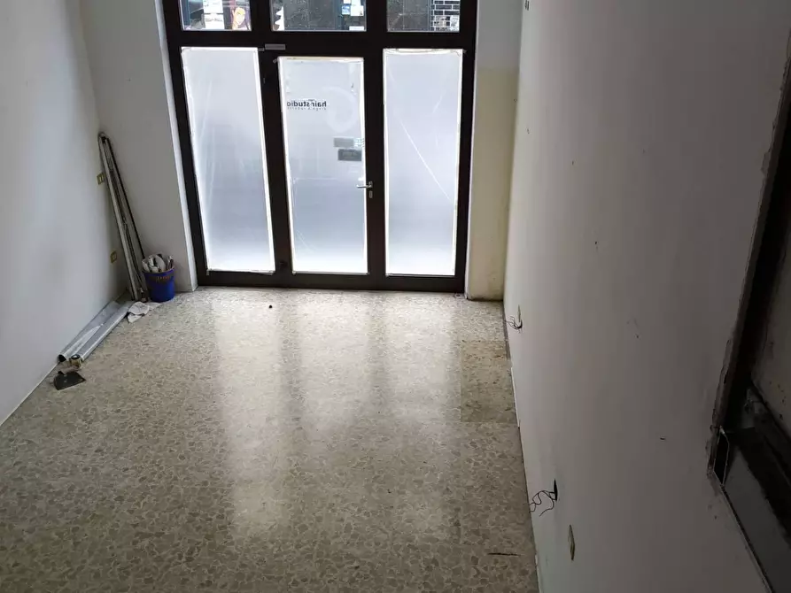 Immagine 7 di Locale commerciale in affitto  in Via Mario Curzi a San Benedetto Del Tronto