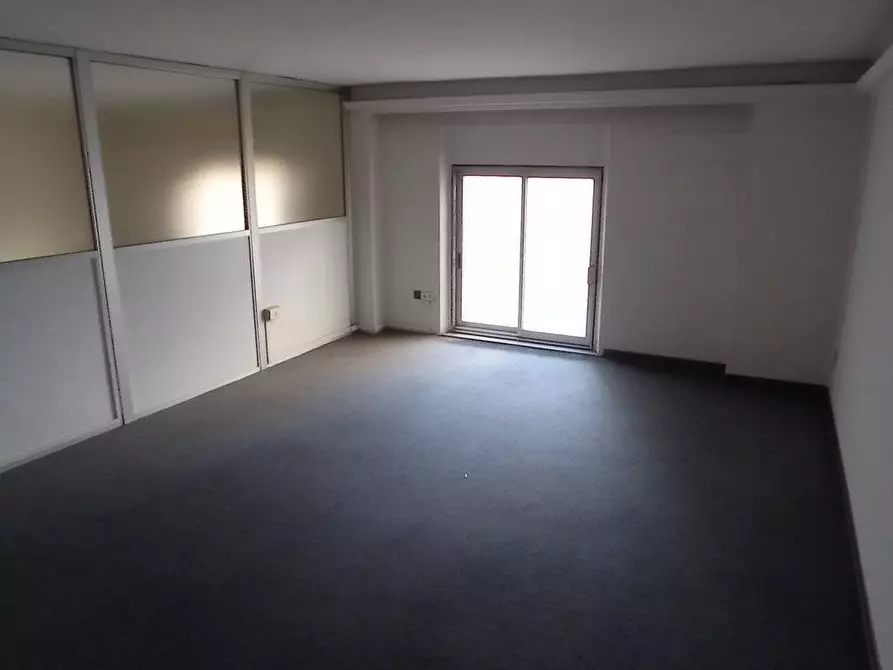 Immagine 14 di Ufficio in affitto  in Via Toscana a San Benedetto Del Tronto