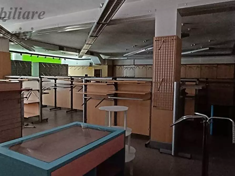 Immagine 6 di Locale commerciale in affitto  in Via Dante Alighieri a Grottammare