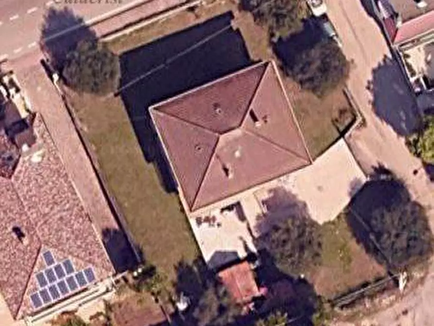 Immagine 2 di Camera in vendita  in Via Torino a San Benedetto Del Tronto