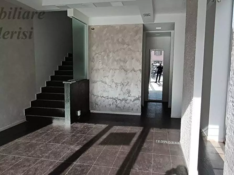 Immagine 3 di Locale commerciale in affitto  in Piazza Matteotti a San Benedetto Del Tronto