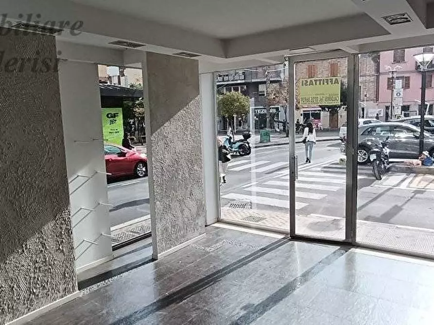 Immagine 5 di Locale commerciale in affitto  in Piazza Matteotti a San Benedetto Del Tronto