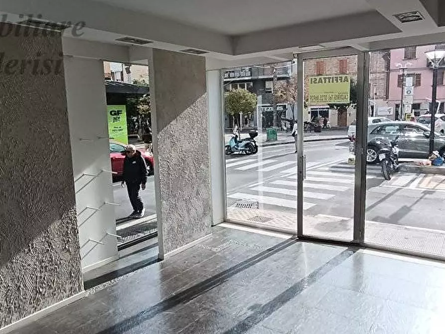 Immagine 6 di Locale commerciale in affitto  in Piazza Matteotti a San Benedetto Del Tronto