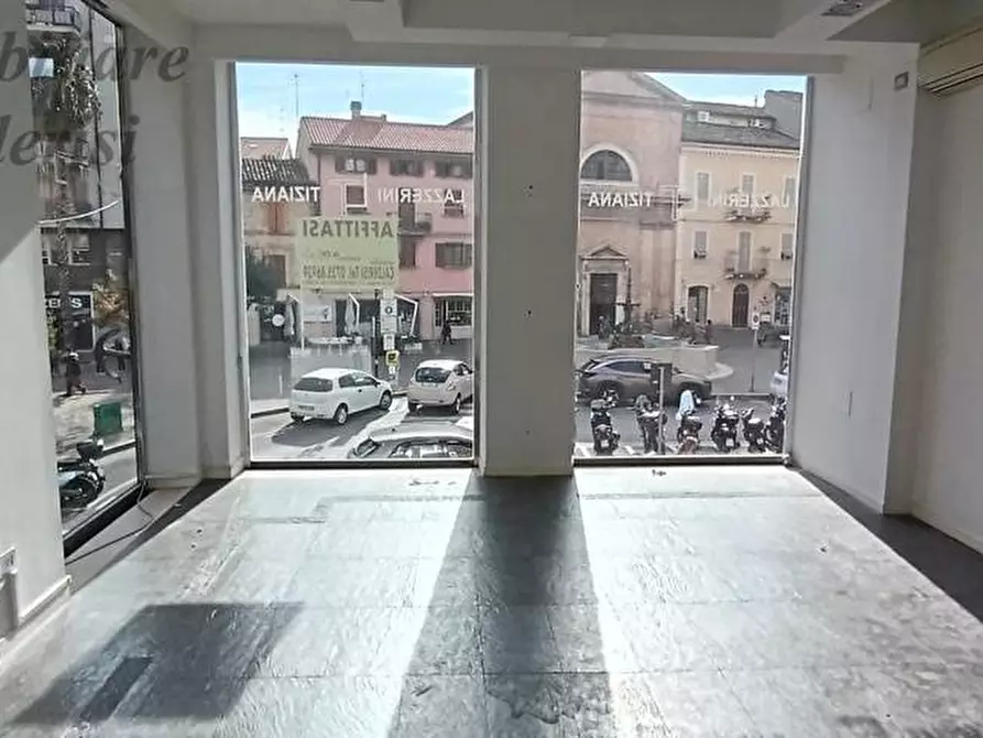 Immagine 7 di Locale commerciale in affitto  in Piazza Matteotti a San Benedetto Del Tronto
