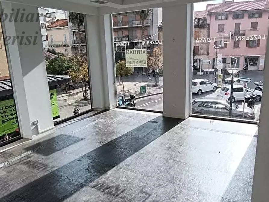 Immagine 9 di Locale commerciale in affitto  in Piazza Matteotti a San Benedetto Del Tronto