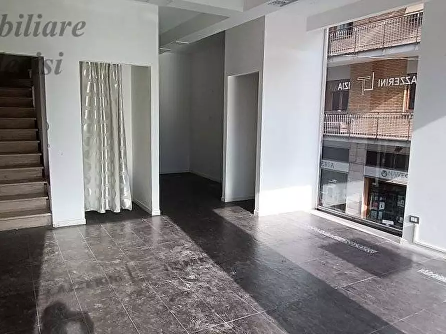 Immagine 10 di Locale commerciale in affitto  in Piazza Matteotti a San Benedetto Del Tronto