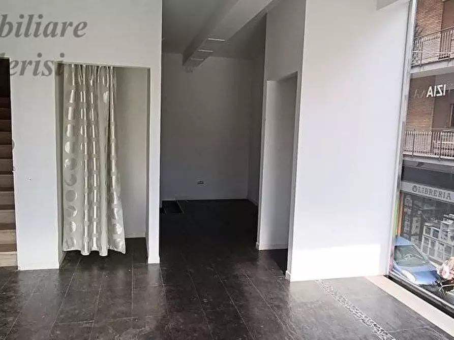 Immagine 12 di Locale commerciale in affitto  in Piazza Matteotti a San Benedetto Del Tronto