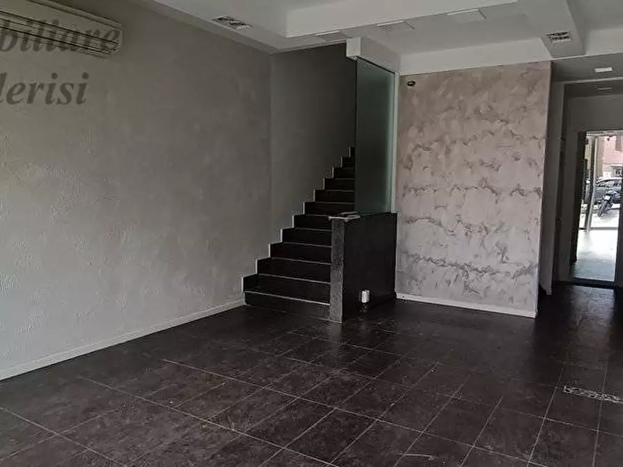 Immagine 14 di Locale commerciale in affitto  in Piazza Matteotti a San Benedetto Del Tronto