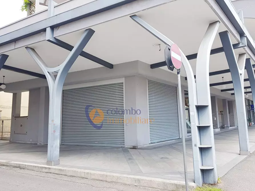 Immagine 11 di Negozio in vendita  in corso Europa a Busto Arsizio