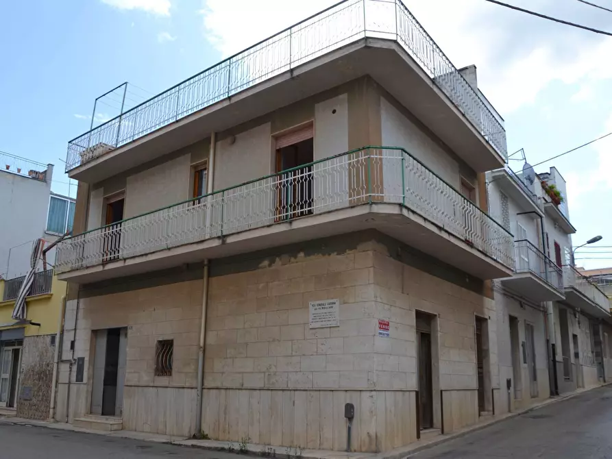 Immagine 1 di Casa indipendente in vendita  in via Cadorna a Canosa Di Puglia
