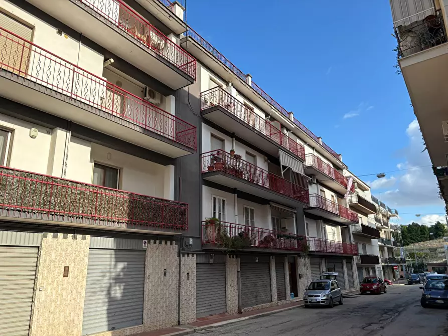 Immagine 1 di Appartamento in vendita  in via Sandro Pertini (ex via Liguria) a Canosa Di Puglia