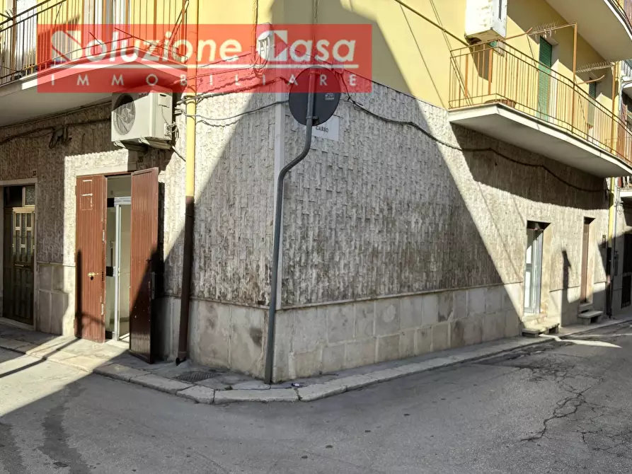 Immagine 1 di Locale commerciale in vendita  in via Montescupolo a Canosa Di Puglia