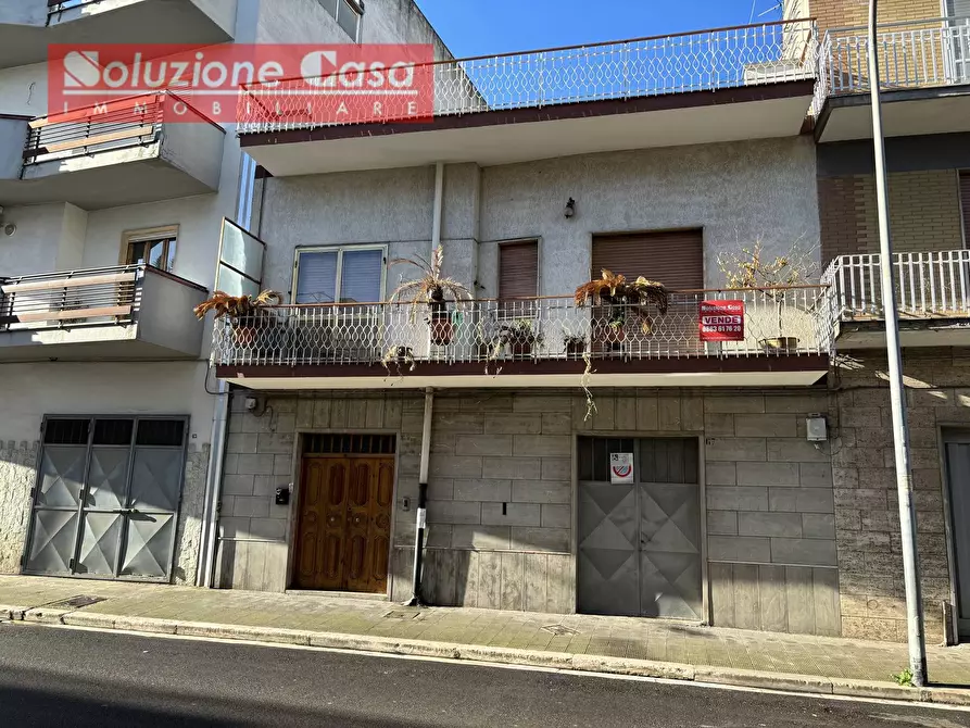 Immagine 1 di Casa indipendente in vendita  in via Alcide De Gasperi a Canosa Di Puglia