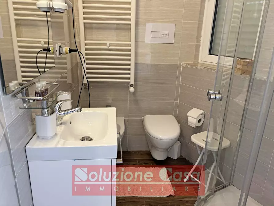 Immagine 3 di Attività commerciale in vendita  in via Oberdan a Canosa Di Puglia