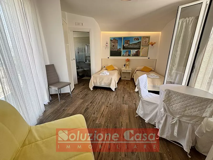 Immagine 4 di Attività commerciale in vendita  in via Oberdan a Canosa Di Puglia