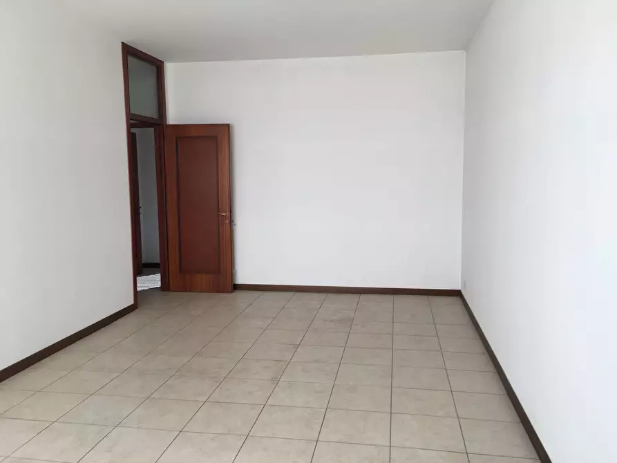 Immagine 2 di Ufficio in vendita  in Via Branca a Legnano