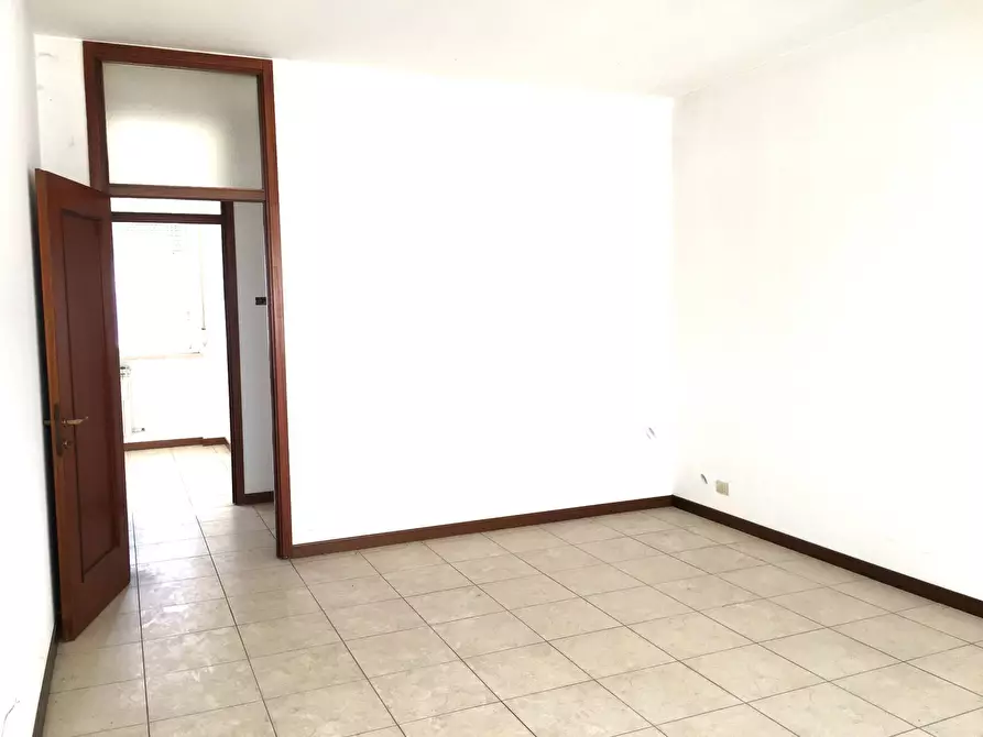 Immagine 3 di Ufficio in vendita  in Via Branca a Legnano