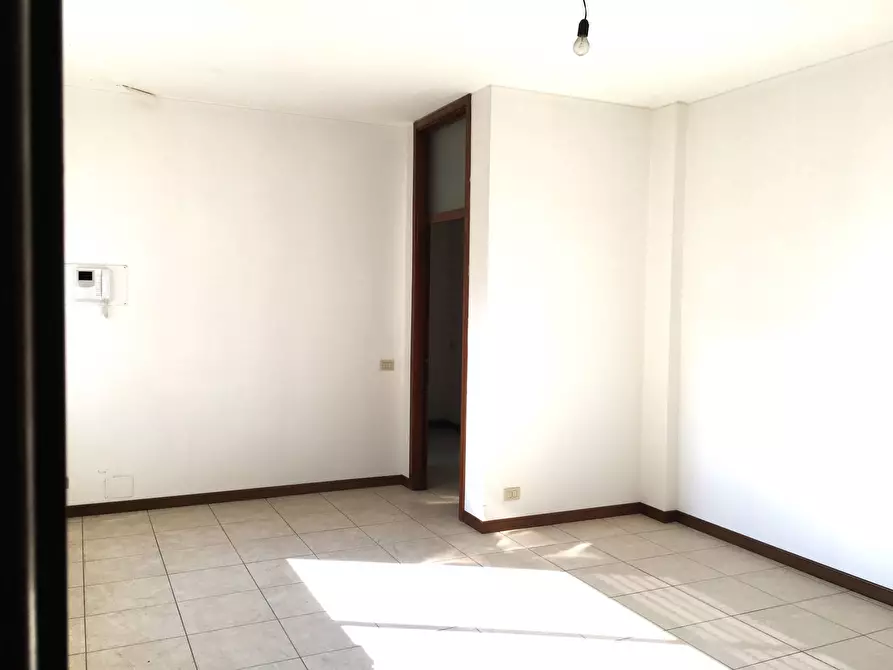 Immagine 11 di Ufficio in vendita  in Via Branca a Legnano