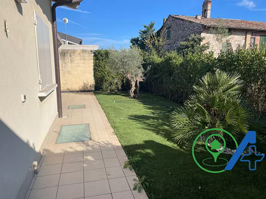 Immagine 5 di Villa in vendita  a Desenzano Del Garda