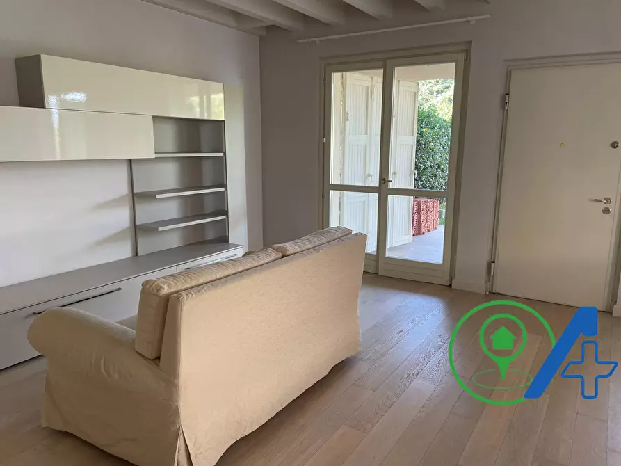 Immagine 7 di Villa in vendita  a Desenzano Del Garda