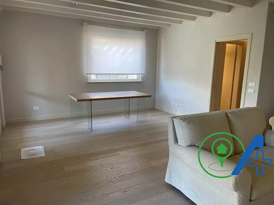 Immagine 9 di Villa in vendita  a Desenzano Del Garda