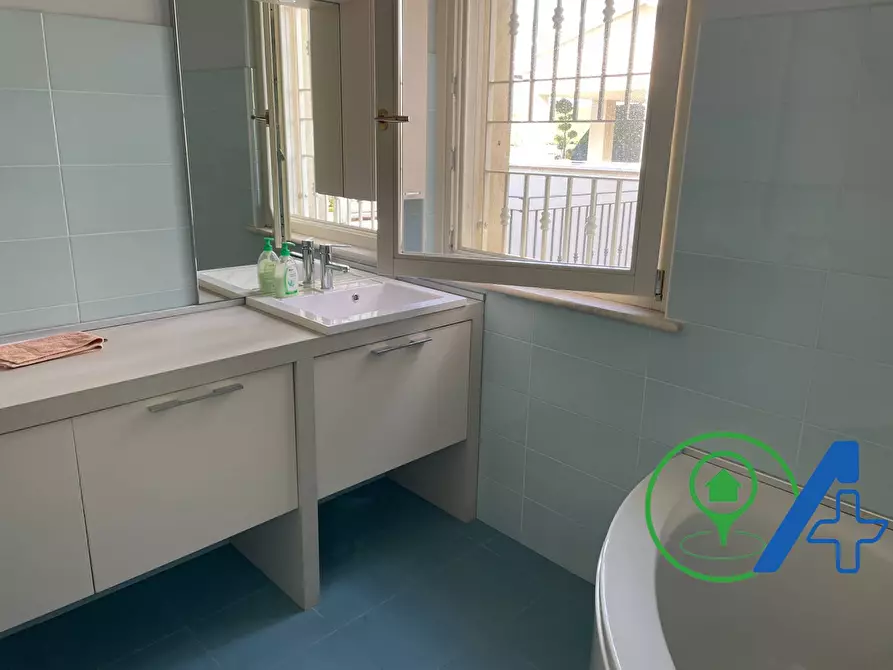 Immagine 14 di Villa in vendita  a Desenzano Del Garda