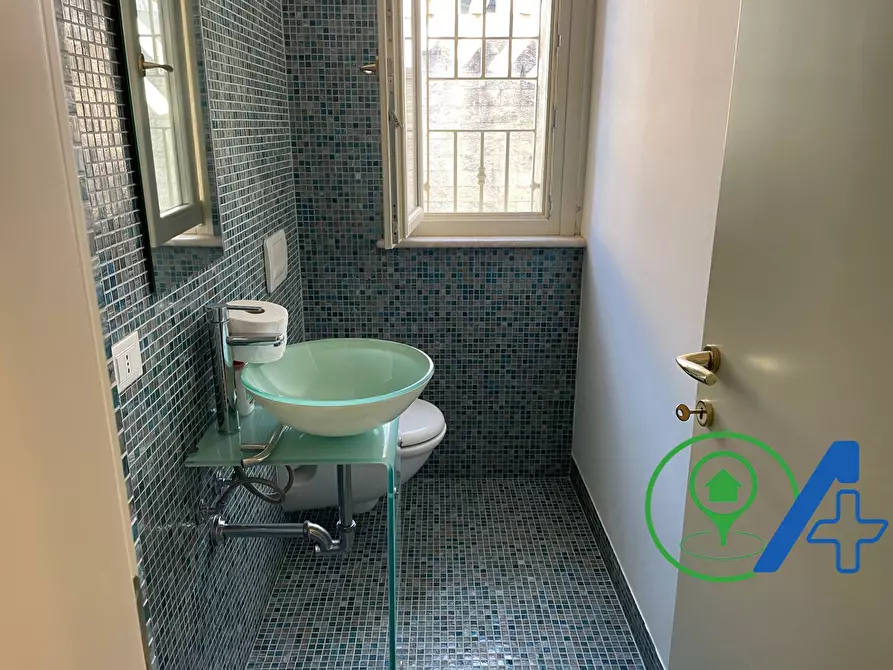 Immagine 15 di Villa in vendita  a Desenzano Del Garda