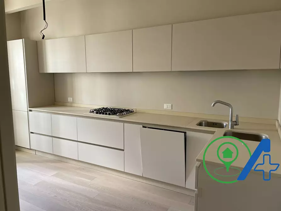 Immagine 10 di Villa in vendita  a Desenzano Del Garda