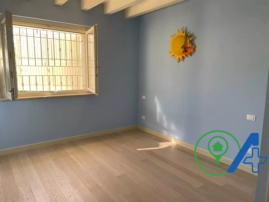 Immagine 16 di Villa in vendita  a Desenzano Del Garda